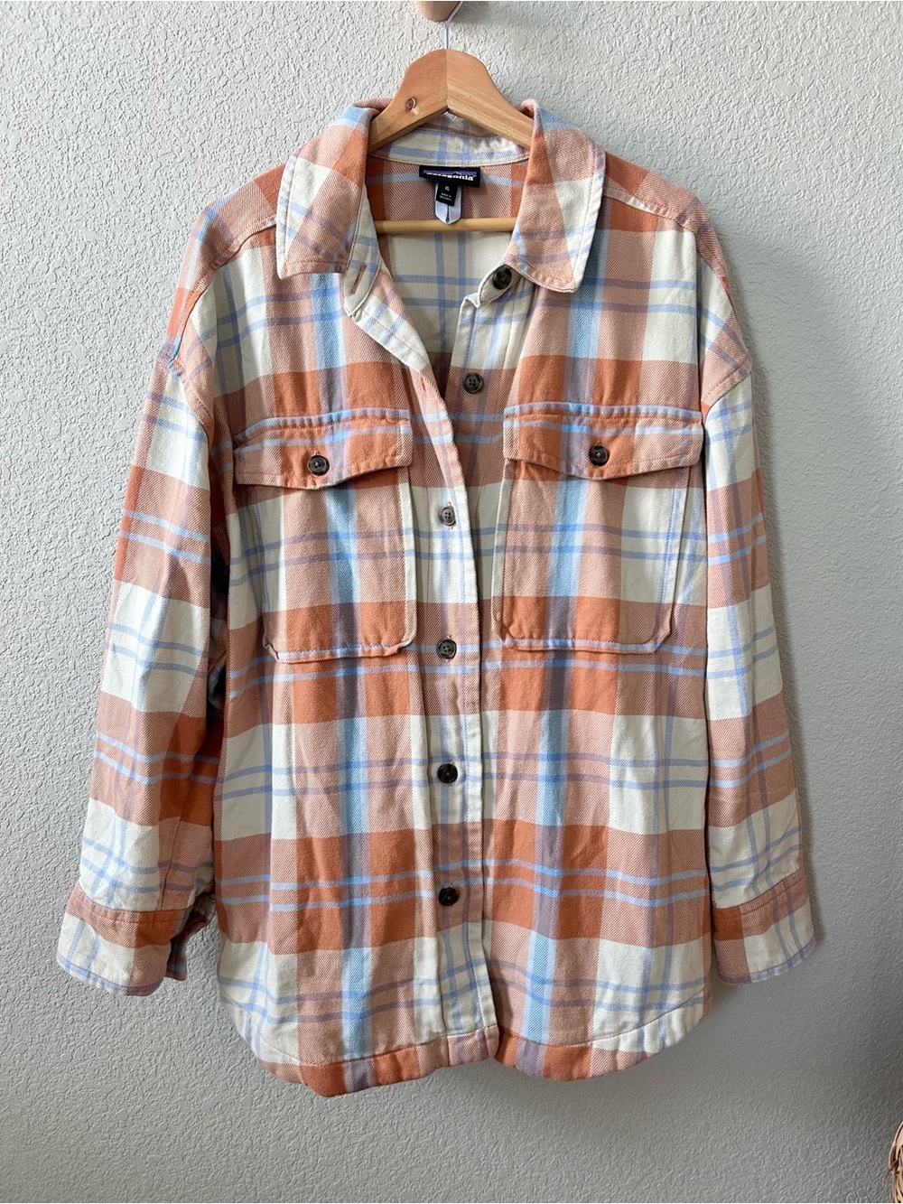 Patagonia Women's Heavyweight Fjord Flannel Overshirt Size XL Peach Blue Plaid